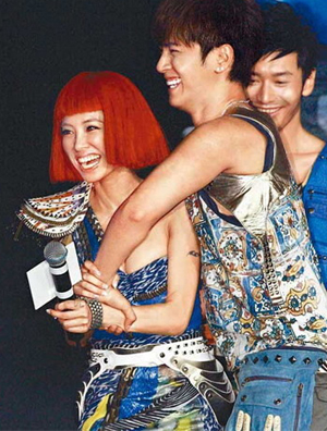 羅志祥親密摟抱蔡依林澄清復(fù)合 張梓琳穿高跟鞋太高無人近身