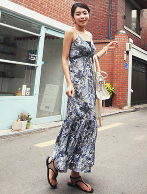 復(fù)古風(fēng)潮席卷夏日 T字美鞋讓你“足”夠精彩