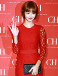 高俊熙紅色短裙搭高跟鞋出席品牌活動