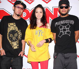 侯佩岑與“熱狗”勁裝熱舞出席鞋品發(fā)布會