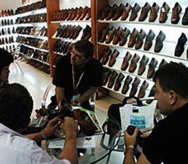 四川出口鞋企積極應(yīng)對(duì)金融風(fēng)暴