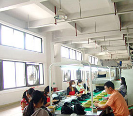 鞋企抗“嚴(yán)冬” 政府添把“火”