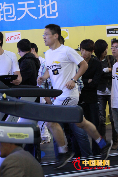 跑步現象催生鞋服行業“路跑營銷”