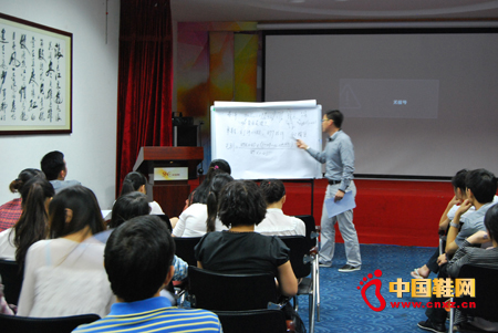 女鞋品牌圣恩熙營(yíng)銷中心開展培訓(xùn)課程