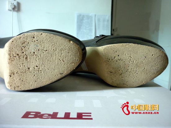 百麗女鞋鞋底千瘡百孔 竟退換無門?