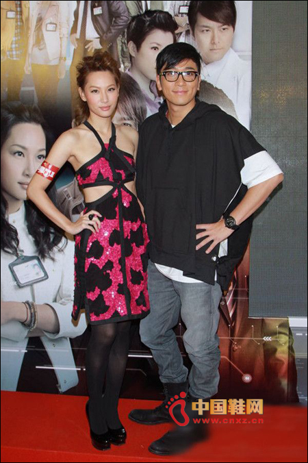 紅色豹紋的連衣裙