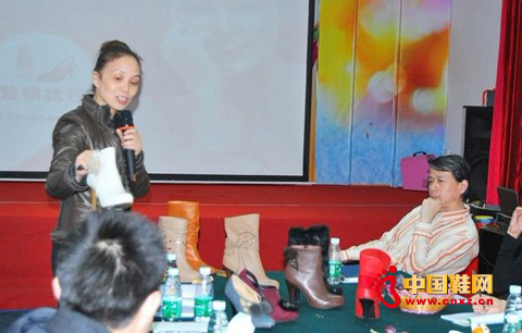 中國(guó)權(quán)威鞋服設(shè)計(jì)大師陳念慧教授蒞臨恩熙鞋業(yè)指導(dǎo)工作