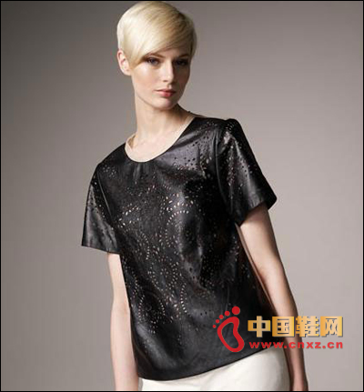 3.1 Phillip Lim鐳射切割圖案上衣,來自Neiman Marcus, $297