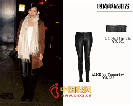 大衣配皮褲,簡單利落