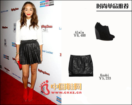 皮裙穿得酷感十足,強勢逼人