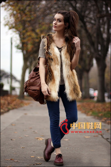 皮草馬甲,這樣的輕皮草更適合年輕的女性