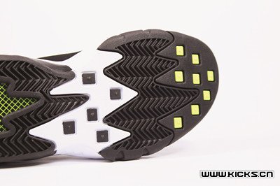 NIKE AIR MAX2 UPTEMPO 鞋底花紋