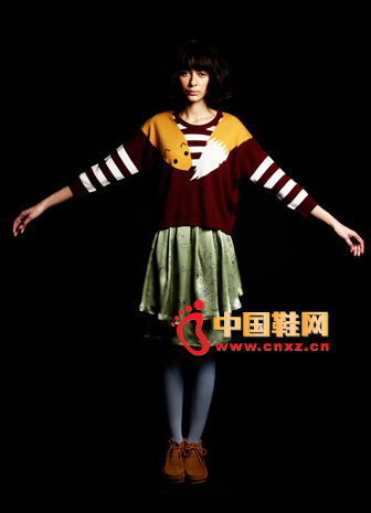 拼接的女裝服飾更顯時尚