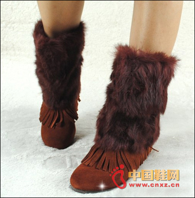 美美的流蘇裝飾,是不是不擁有這樣一雙潮鞋便不能完美的演繹休閑風