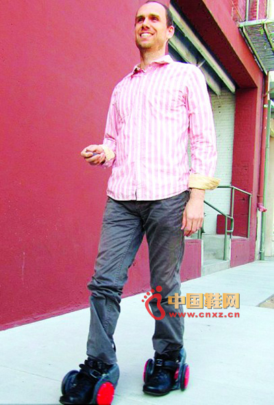 皮特·特雷德韋設計研發機動鞋子