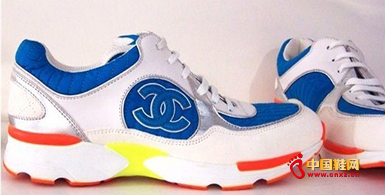 經典標志在鞋子上體現