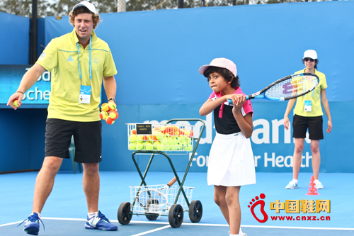 WTA新賽季澳洲開賽 匹克網(wǎng)球裝備驚艷亮相(2)