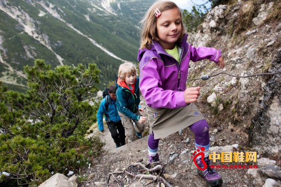 阿迪達斯2012兒童戶外鞋服新品(2)