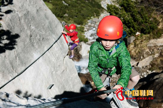 阿迪達斯2012兒童戶外鞋服新品(3)