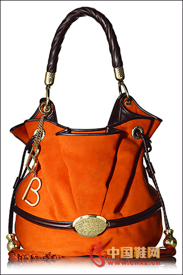 橘色單肩包吸睛度極高
