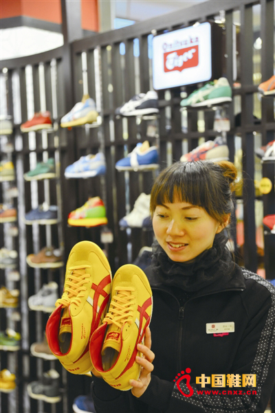 鬼冢虎品牌推出情侶鞋