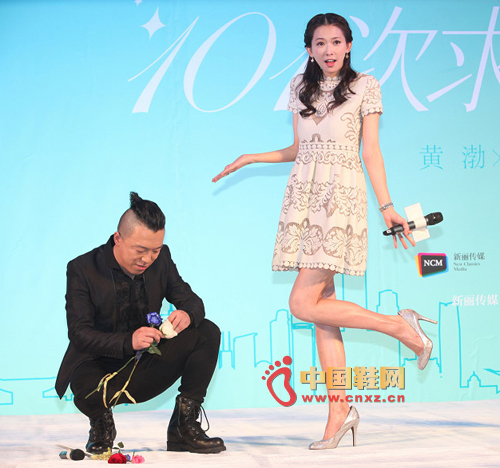黃渤向林志玲下跪