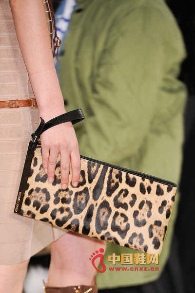 Herve LegerﶬȻٲ˱y´eHOLDסô@һðǲex