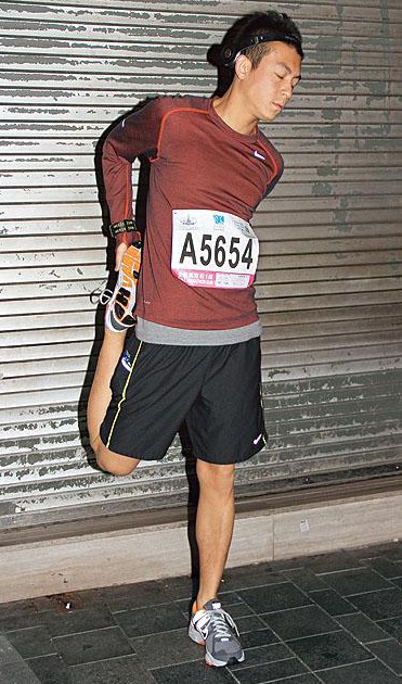 陳冠希在做熱身準備