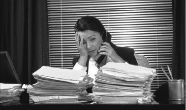 藍領月入過萬白領月入五千 大學生仍愿做白領