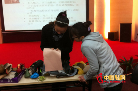 葉經理教員工辨別皮料真假