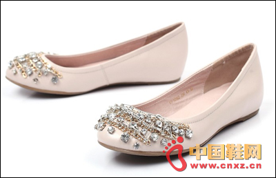 迷人亮鉆羊皮中跟平底鞋