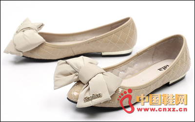 蝴蝶結漆皮菱格平底鞋