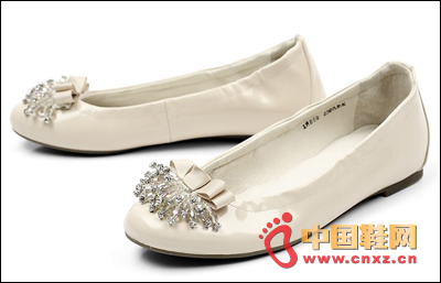 華麗亮鉆皺漆皮平底鞋