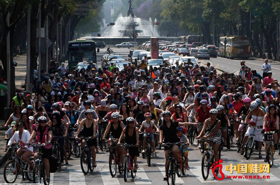 墨西哥舉行高跟鞋自行車賽迎接三八節(2)