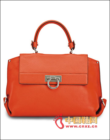 橘色手袋色彩出挑款式實用