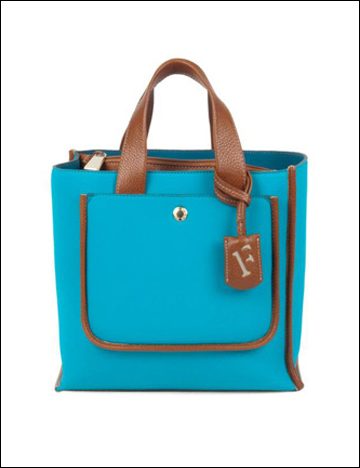 棕色包邊手袋更顯分明廓形