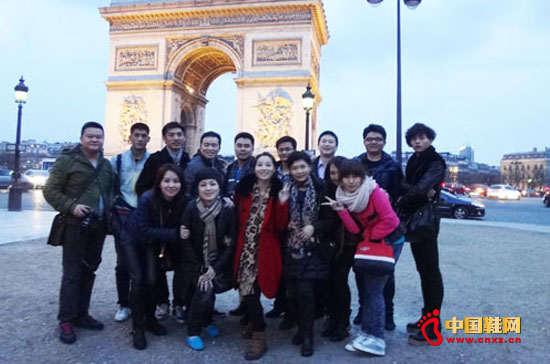 圣恩熙設計師意大利米蘭街頭合影