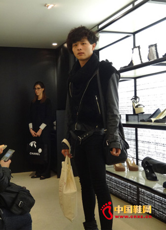 首席設計師許先生普拉托鞋服市場考察