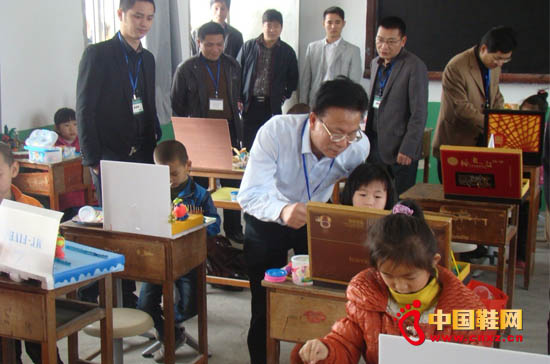 教育局部分領導和公司總經理蒞臨比賽現場