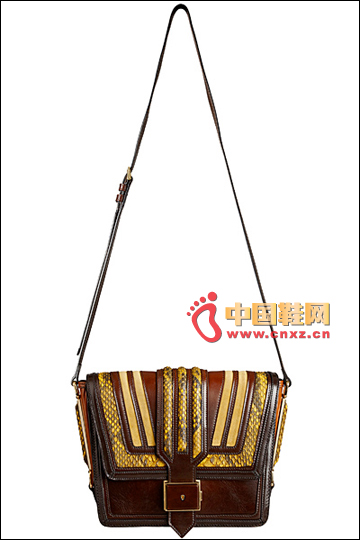 棕色款單肩質(zhì)感斜跨包