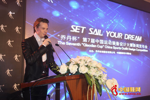 新聞發布會主持人大牛