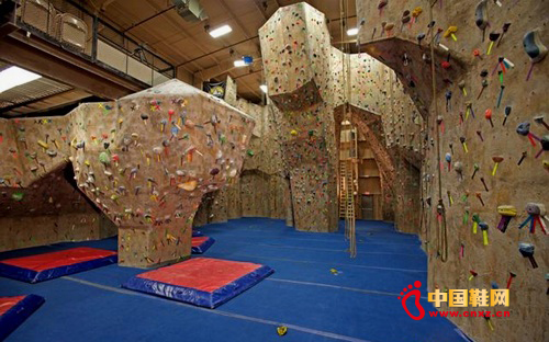 阿迪達斯戶外指定美國Brooklyn為官方攀巖館(1)