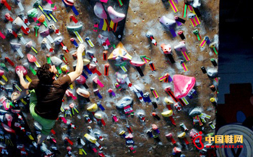 阿迪達斯戶外指定美國Brooklyn為官方攀巖館(2)