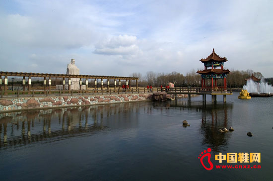 突顯傳統文化元素的圣賢園是員工工作之余的學習、休閑場所