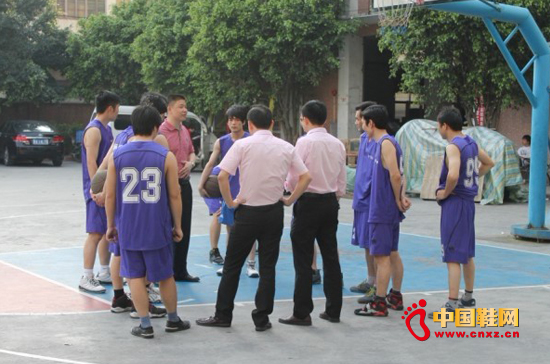 比賽前劉教練布置戰術