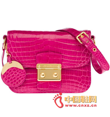 桃粉色翻蓋手袋甜美迷人