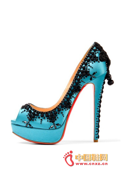 Christian Louboutin 2012ȫ´Ь{ɫЬɫˮ@Ƭ@һֻŮԵĸFcA