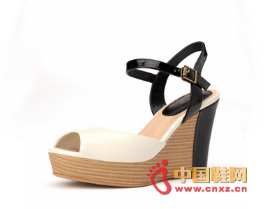 性感魚嘴拼接坡跟涼鞋