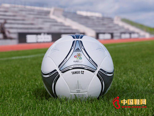 阿迪達斯發(fā)布2012年歐洲杯決賽官方比賽用球2