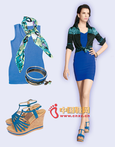 貼身純色短裙活力無邊,加上印花視頻和藤制木涼鞋,令夏日更加活力。